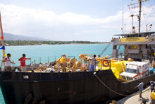 サイエントロジー･ボランティア･ミニスターの「ハイチへの救難船」。